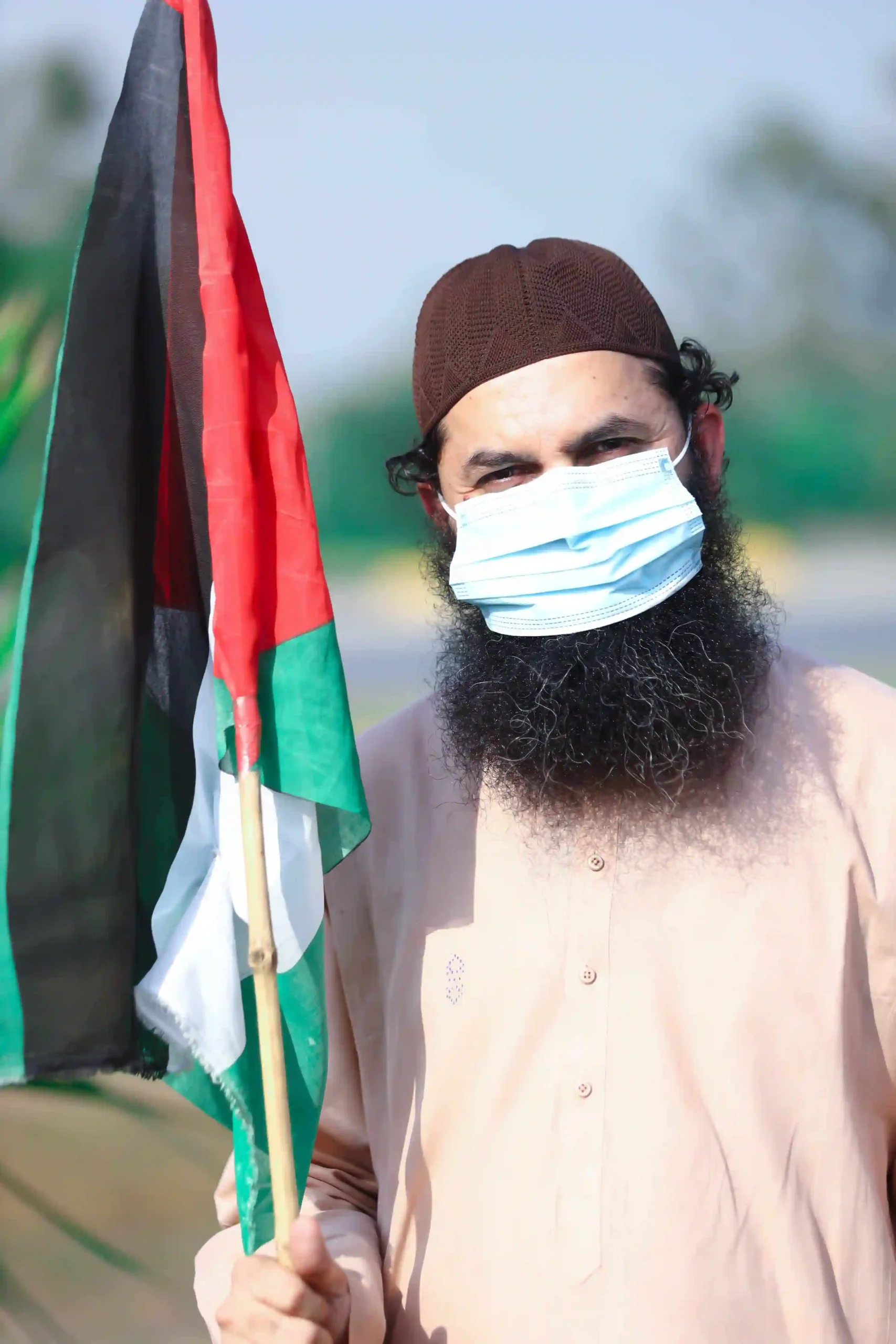 Allama Hassan Raza Naqshbandi Hanging Palestine Flag - Widepik