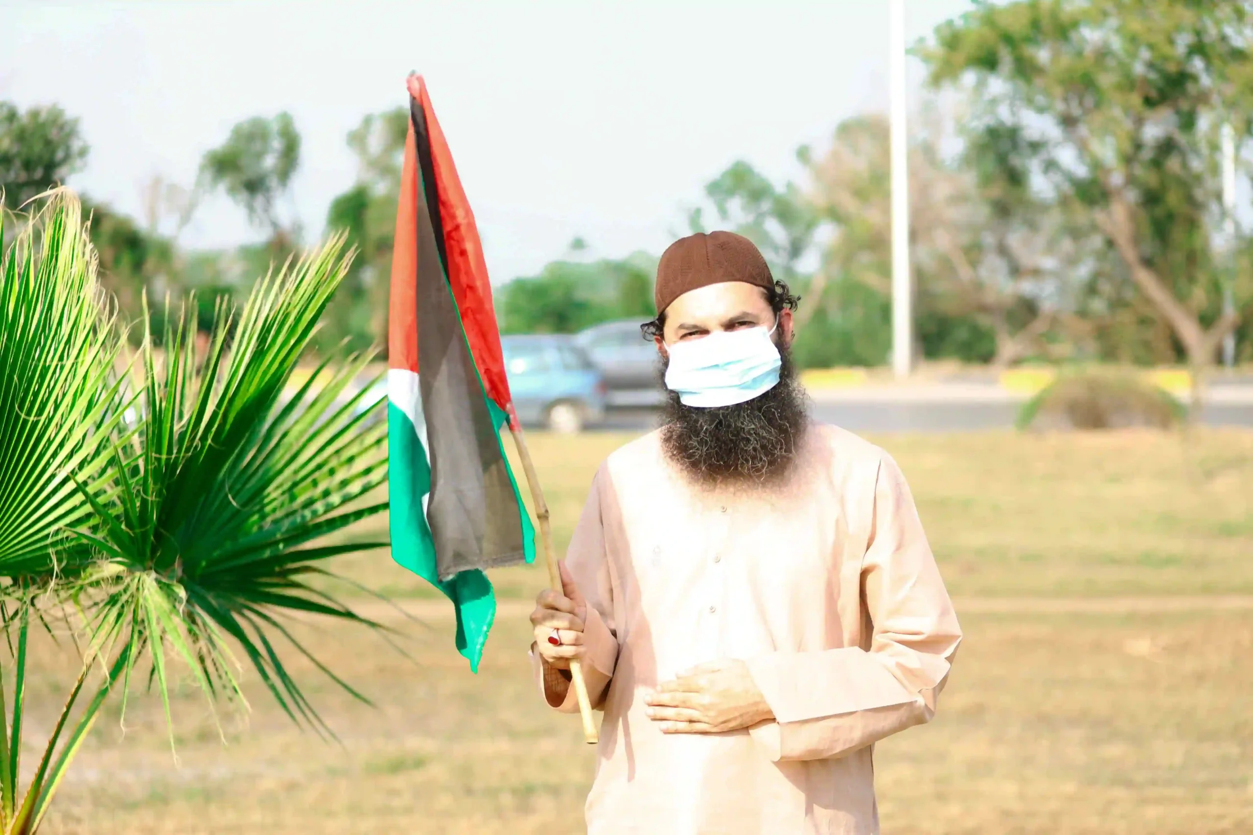 Mufti Hassan Raza Naqshbandi Hanging Palestine Flag - Widepik